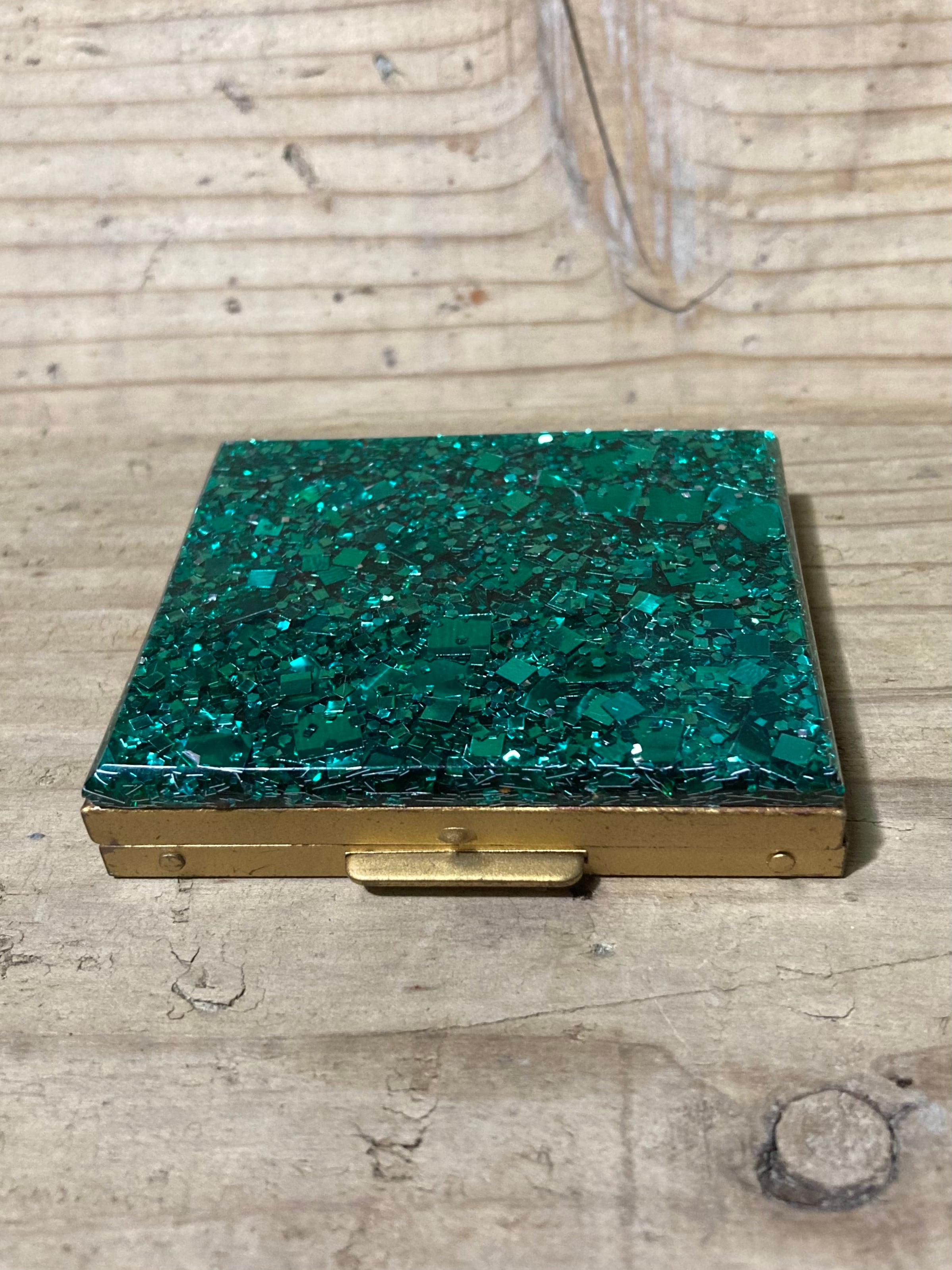 50s GLITTER LUCITE COMPACT CASE (beady  antiques)