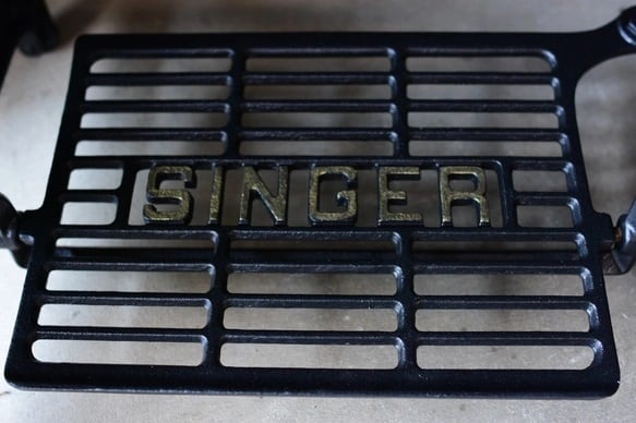 SINGER エイジング塗装天板 ストレート脚 80cm*45cm アンティーク