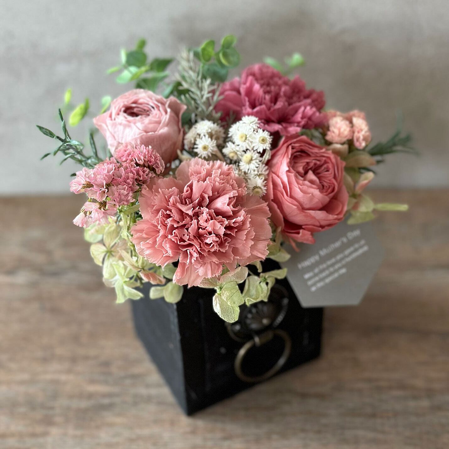 バラとカーネーションのプリザーブドフラワーアレンジメント