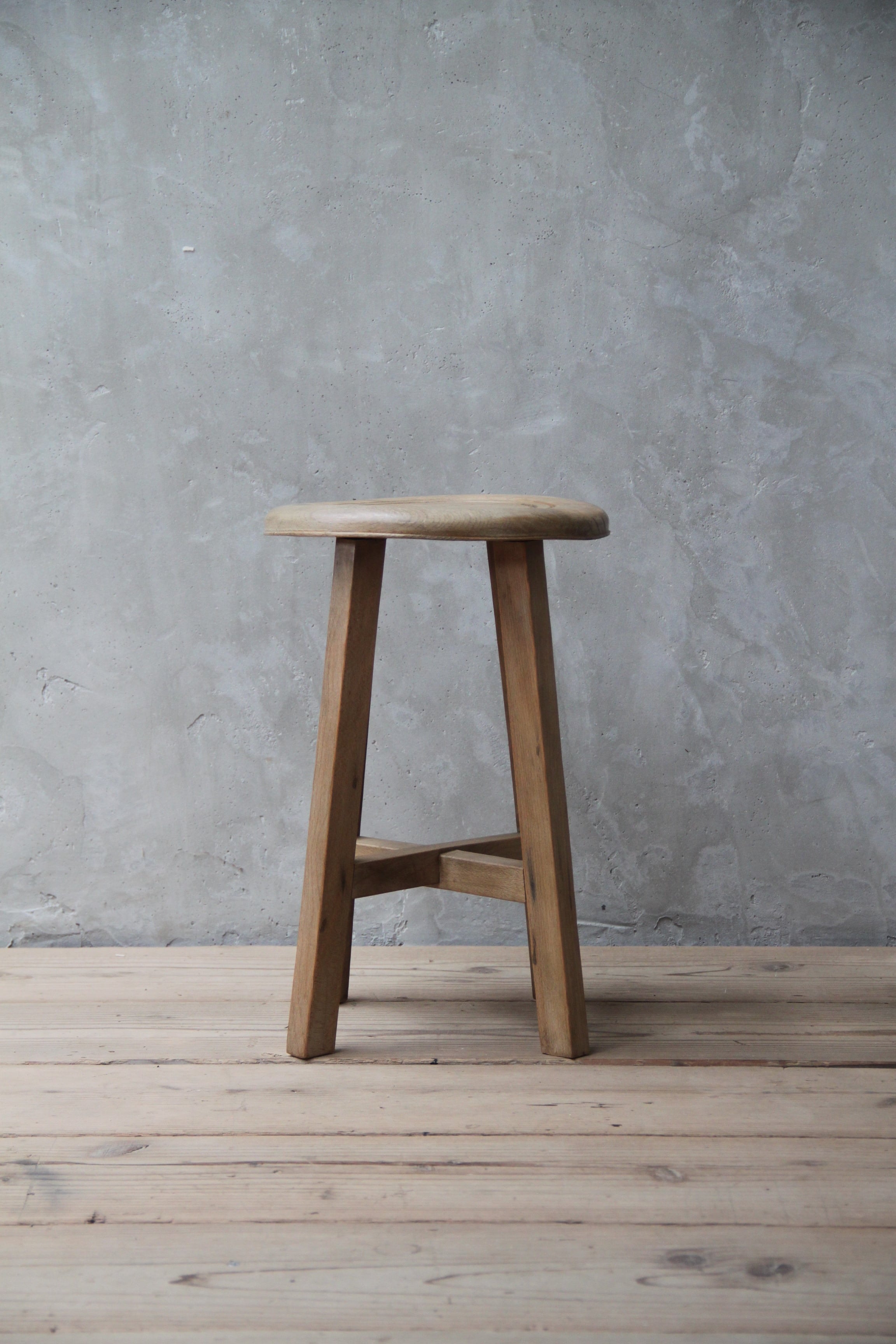 【送料無料】 丸座面のスツール 古家具/アンティーク/スツール/無垢/丸イス/椅子