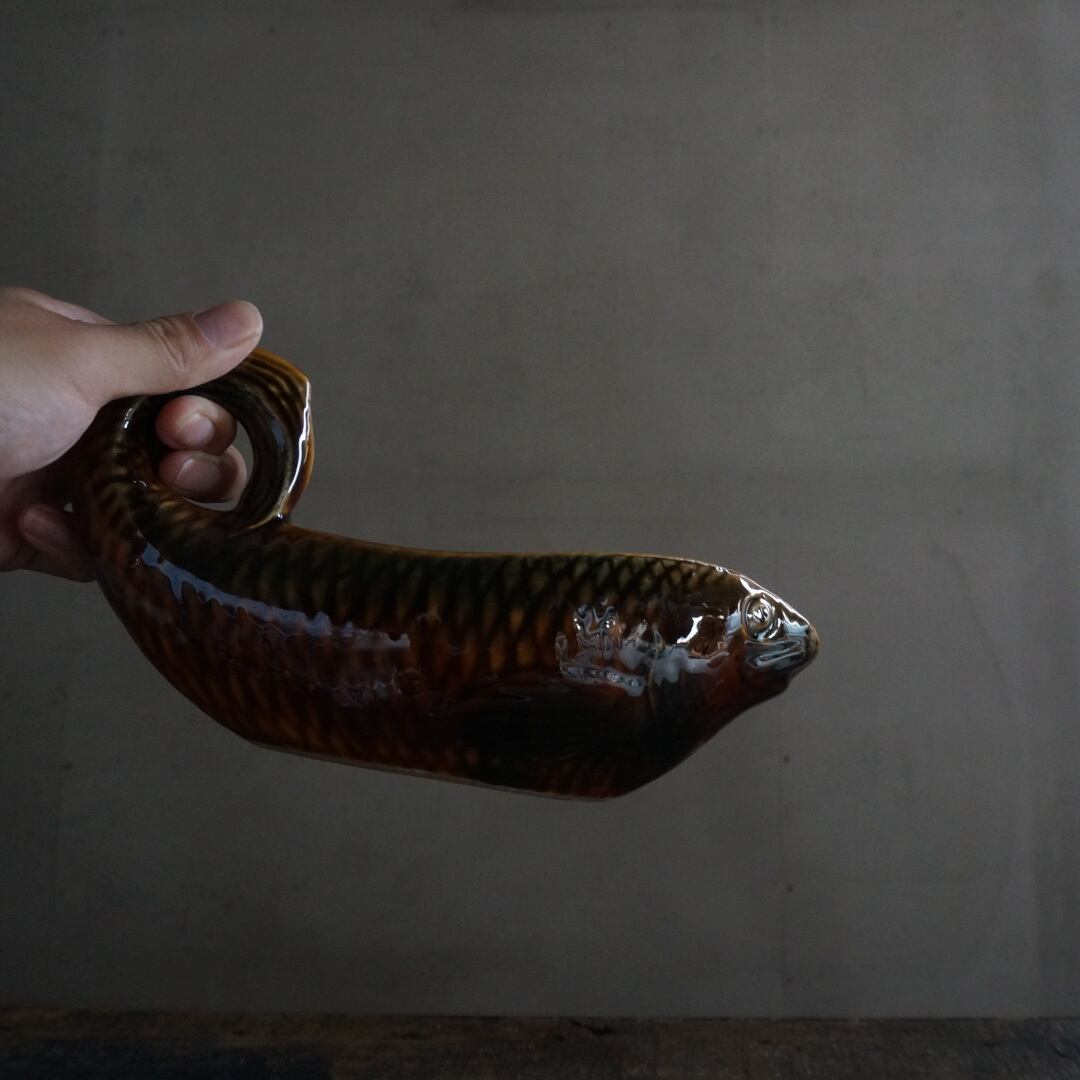 古いフランスの魚型ソーシエール