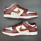 ×SUPERME DUNK SB GOLD STARS BROWN DH3228-103