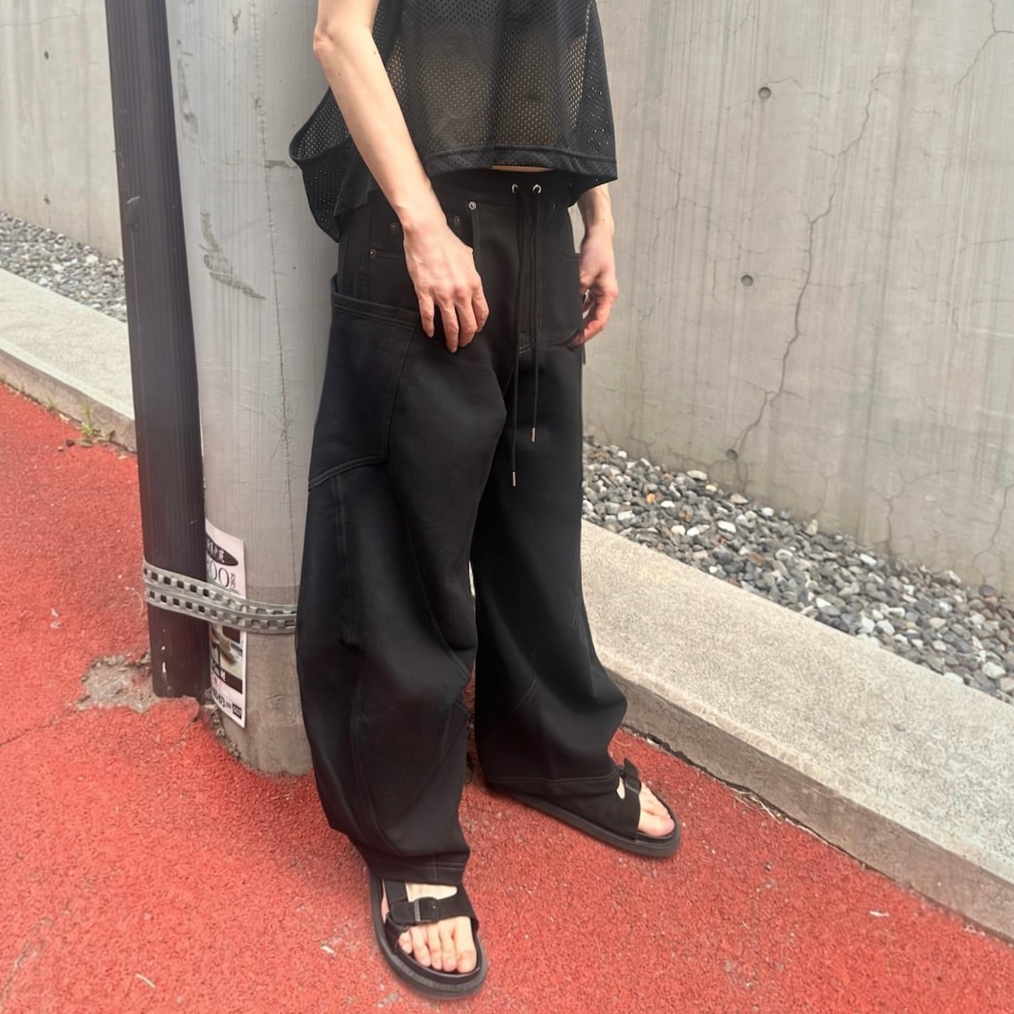 KHOKI  [3D CUTTING SWEATPANTS]