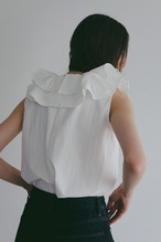 MANOF RUFFLE COLLAR BLOUSE 2色展開