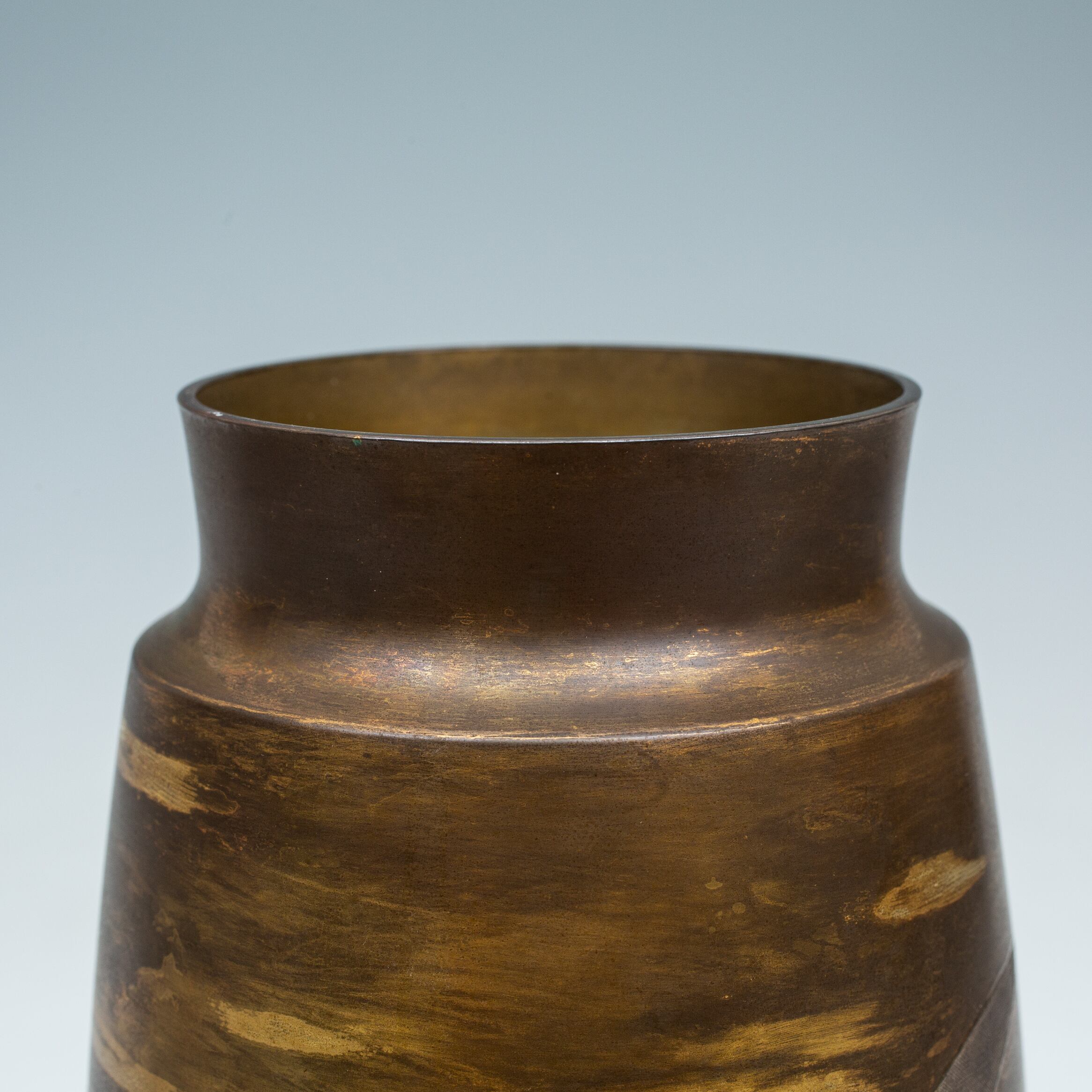 信田洋 素銅彫金 花瓶 日展 金工家 三日月 象嵌 デザイン インテリア