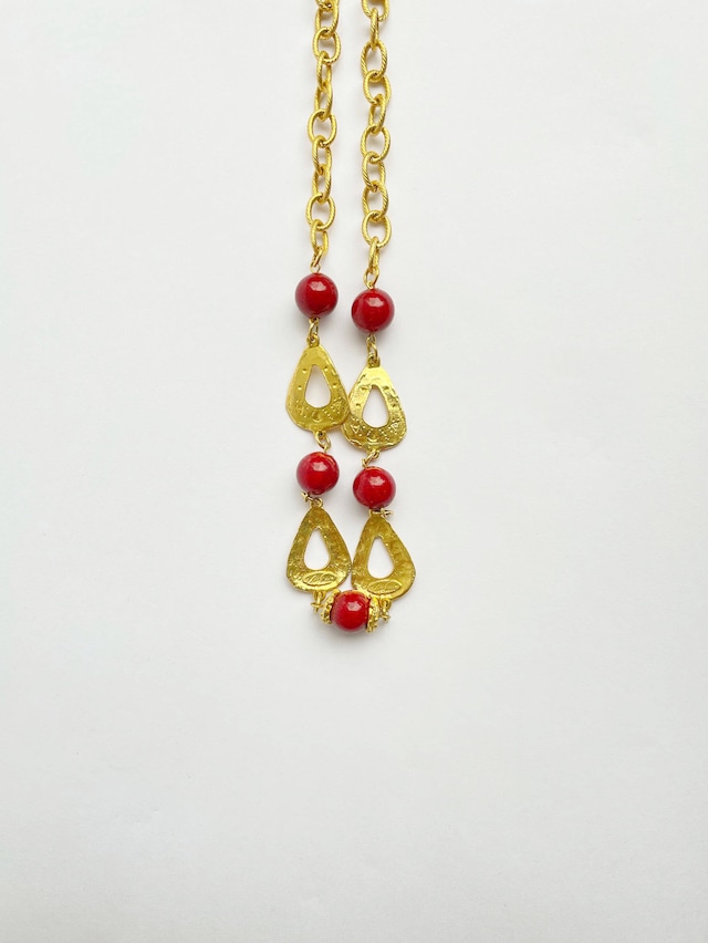 VINTAGE TRIANGLE red ball necklace