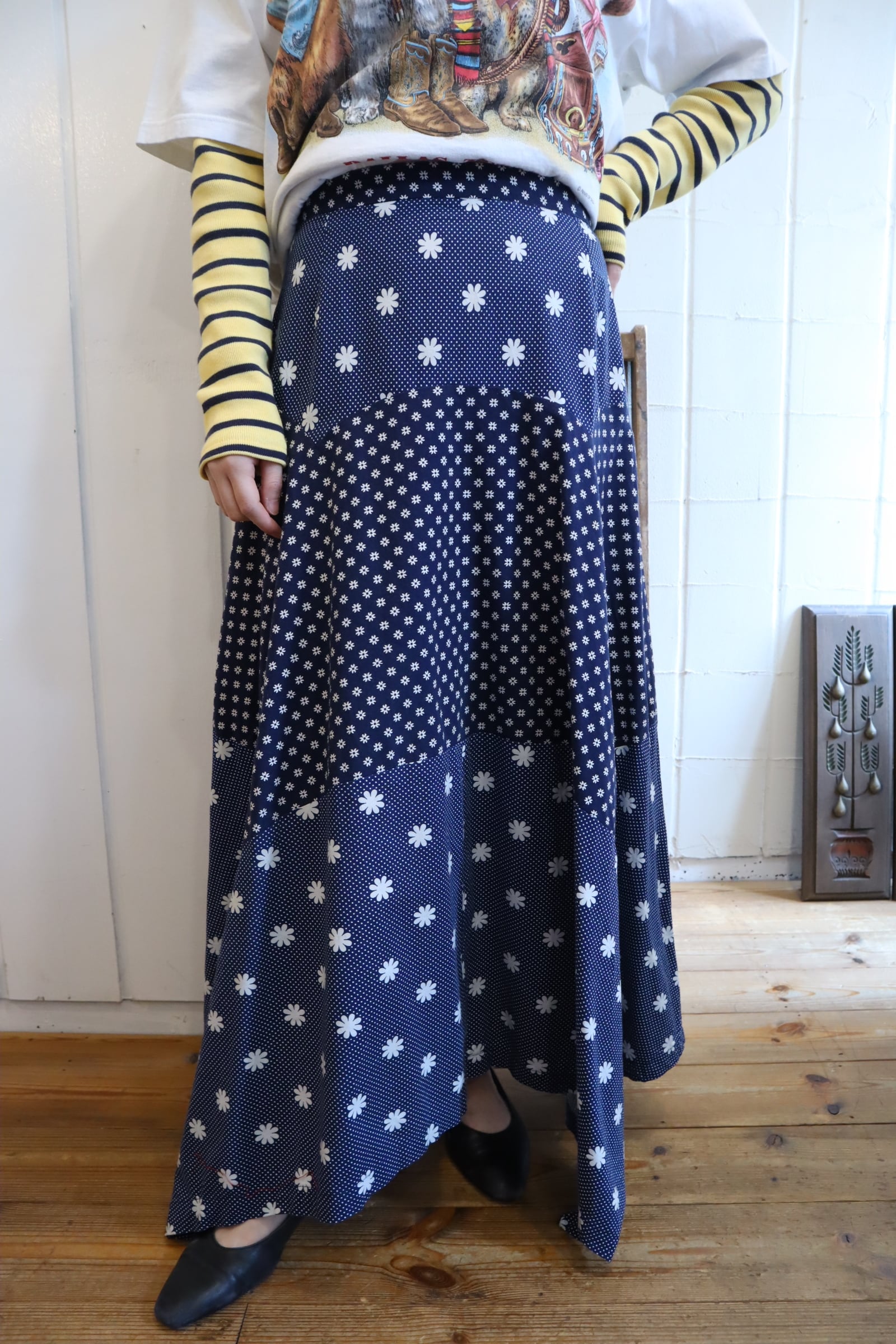 美品 vintage cotton skirt コットンスカート ライン navy×white flower＆pindot cotton skirt [l-5185] | Fizzvintage