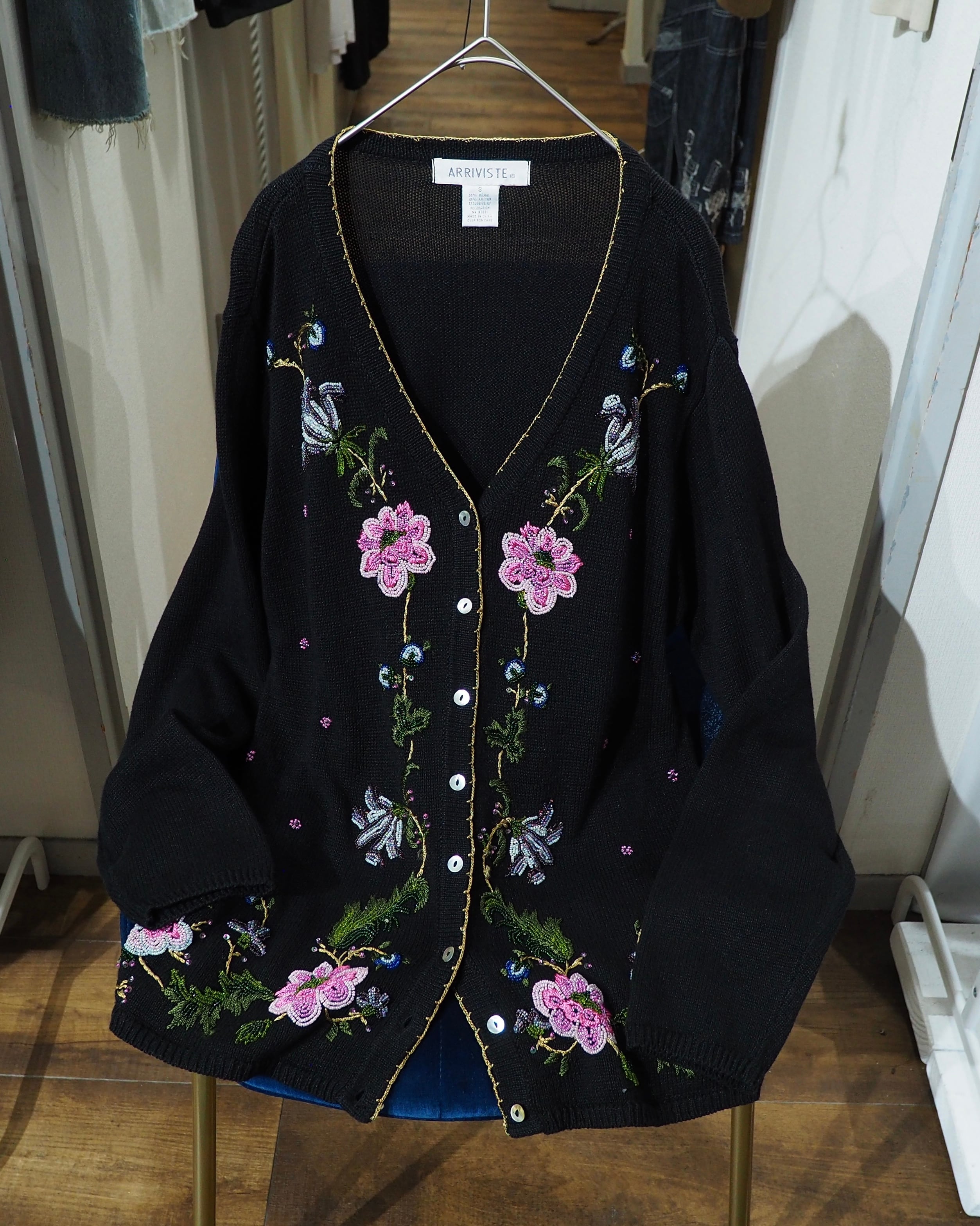 1990s Beautiful Flower Bijou Decoration Vintage Knit Cardigan