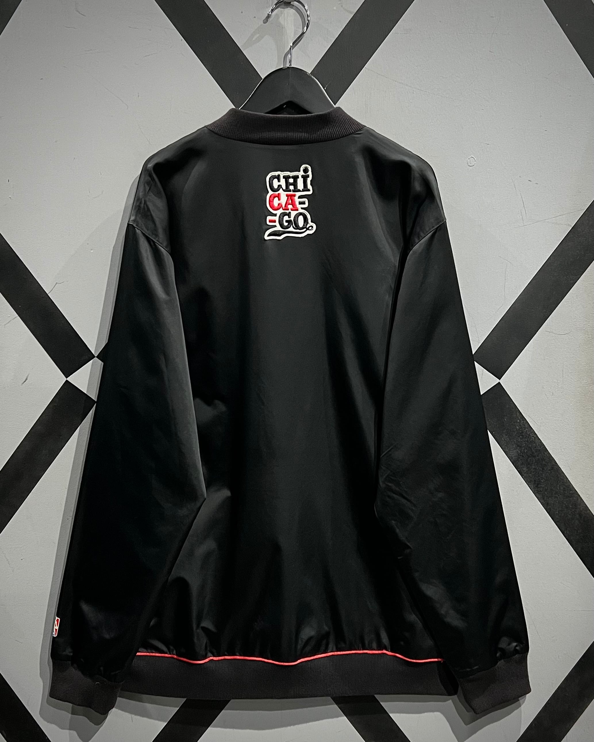 X VINTAGE】“adidas” “NBA” “CHICAGO BULLS” Wappen Design Loose