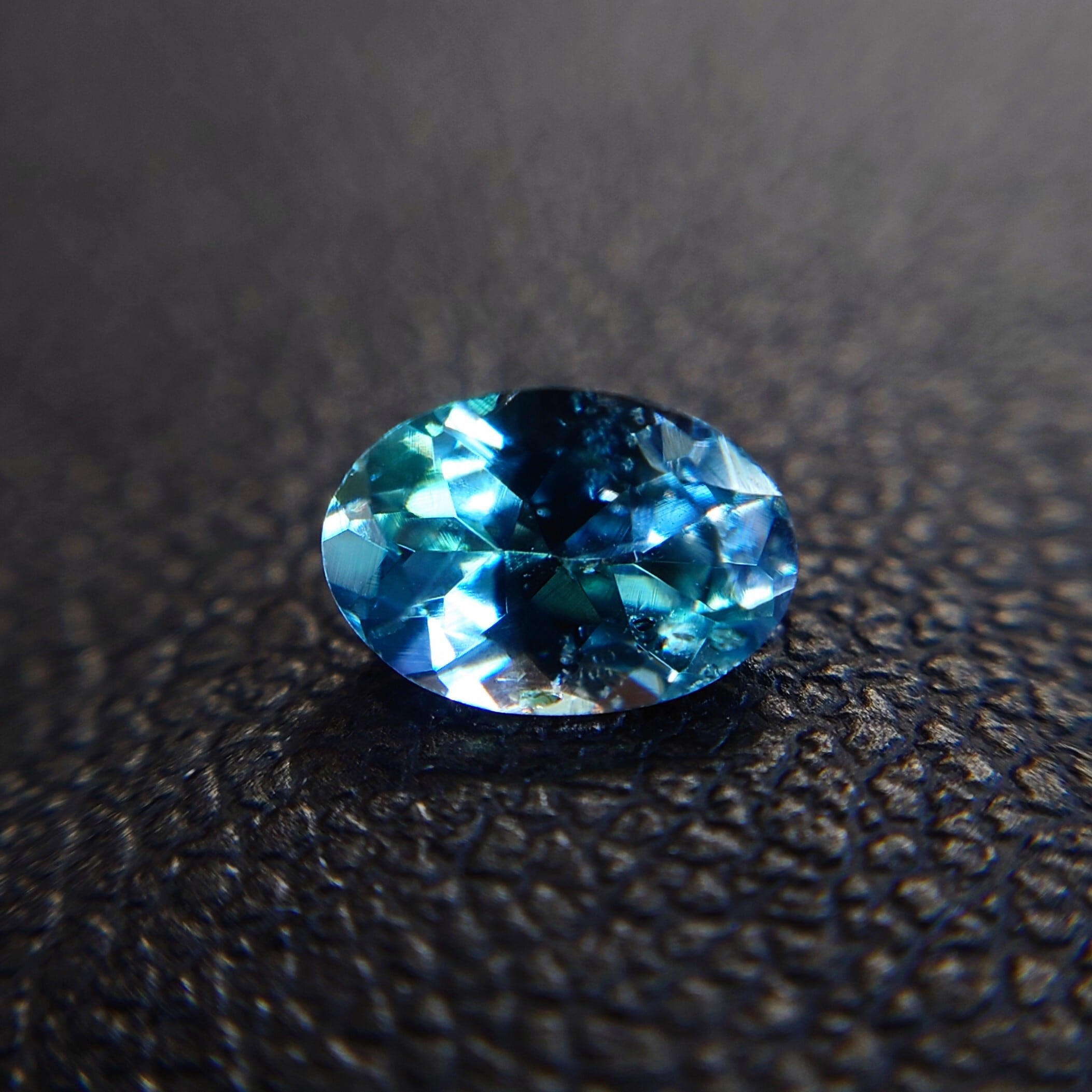 希少 Blue Kornerupine 0.375ct Cr/Fe/V 日独成分分析済ソ付 ルース