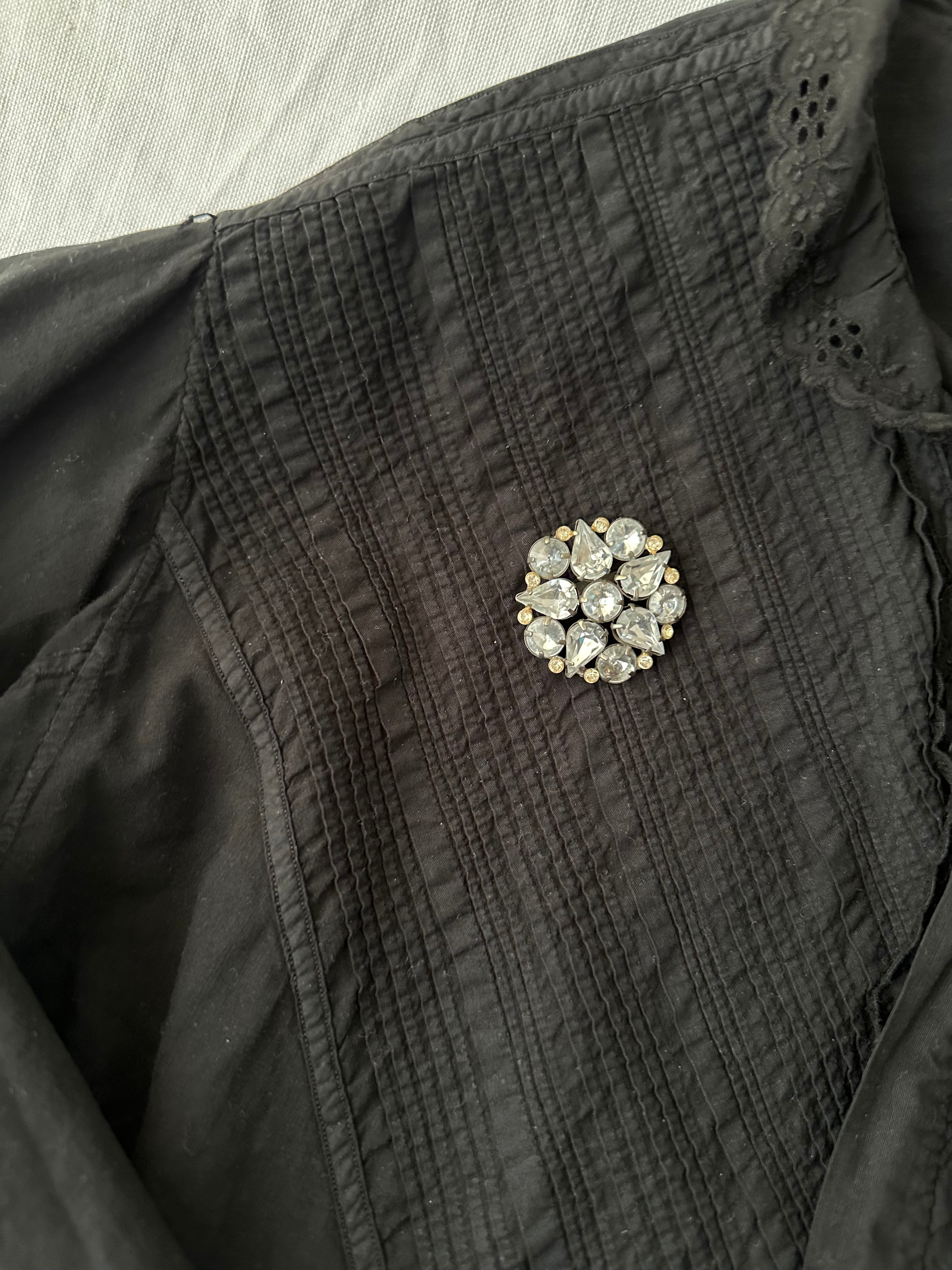 Rhinestone flower brooch | peartreemarket