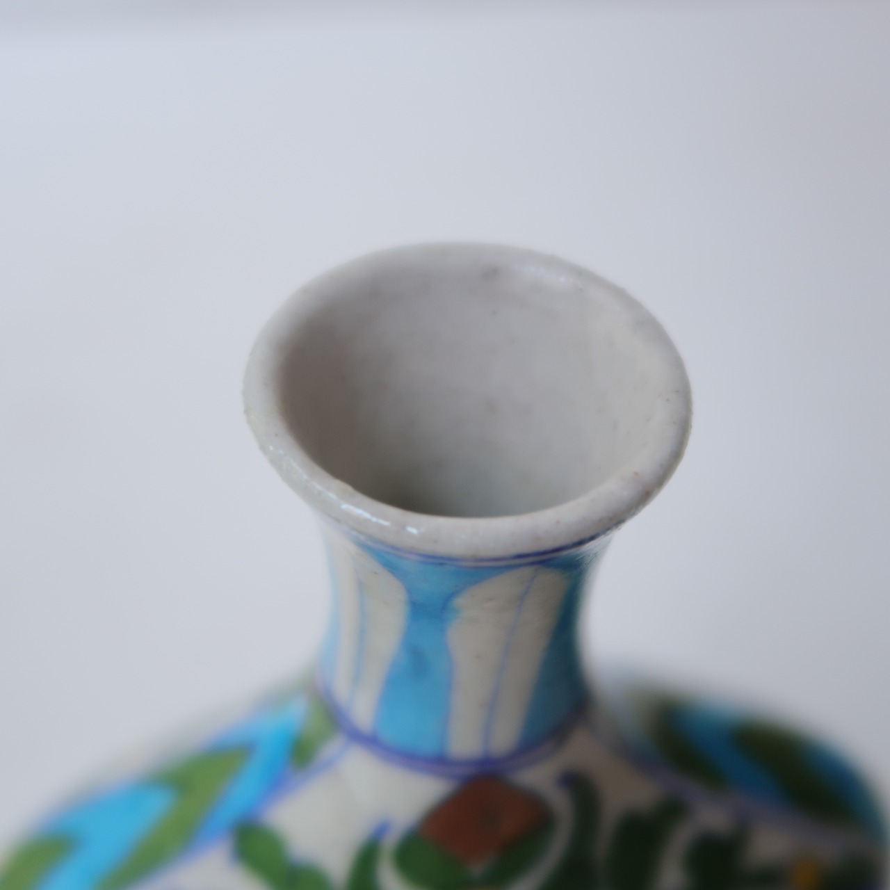 インドのブルーの花瓶(中)