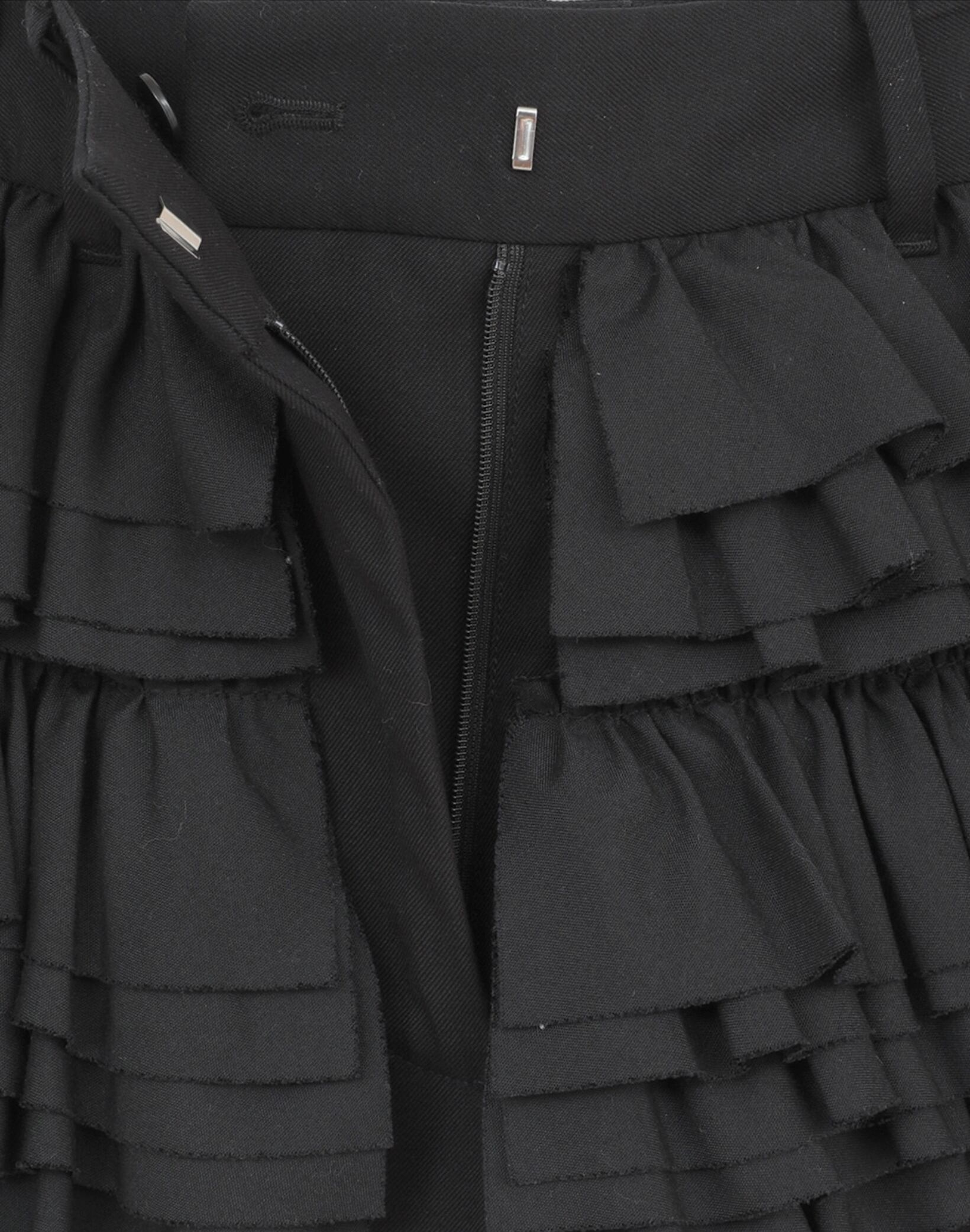 CLANE FRILLED SLACKS BLACK | FLICKA ASHIYA