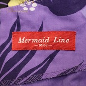 フラダンス 衣装 MermaidLine MMJ マーメイドライン エムエムジェイ ワンピース ドレス パープル系 アシンメトリー フリル ハイビスカス柄 プルメリア柄 かわいい 華やか 鮮やか 明るい アロハ ハワイアンプリント フラ ダンス レッスン 練習