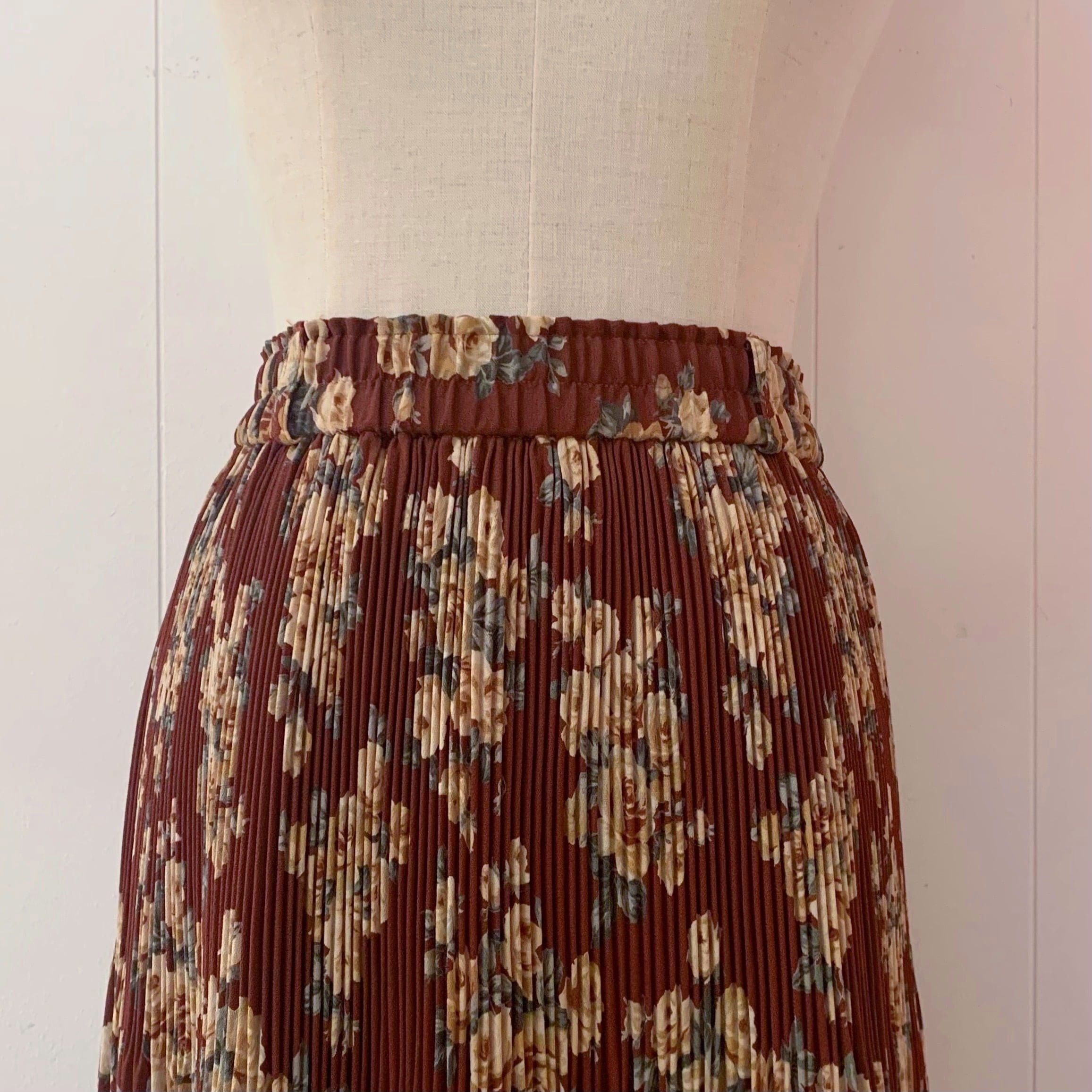 white rose pleats long skirt