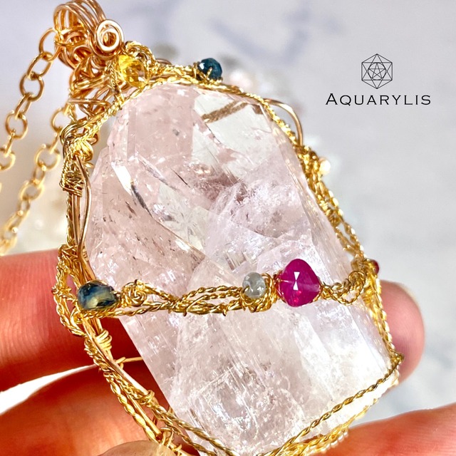 美しい進化を遂げる|虹入りダンビュライトペンダント|レアストーン