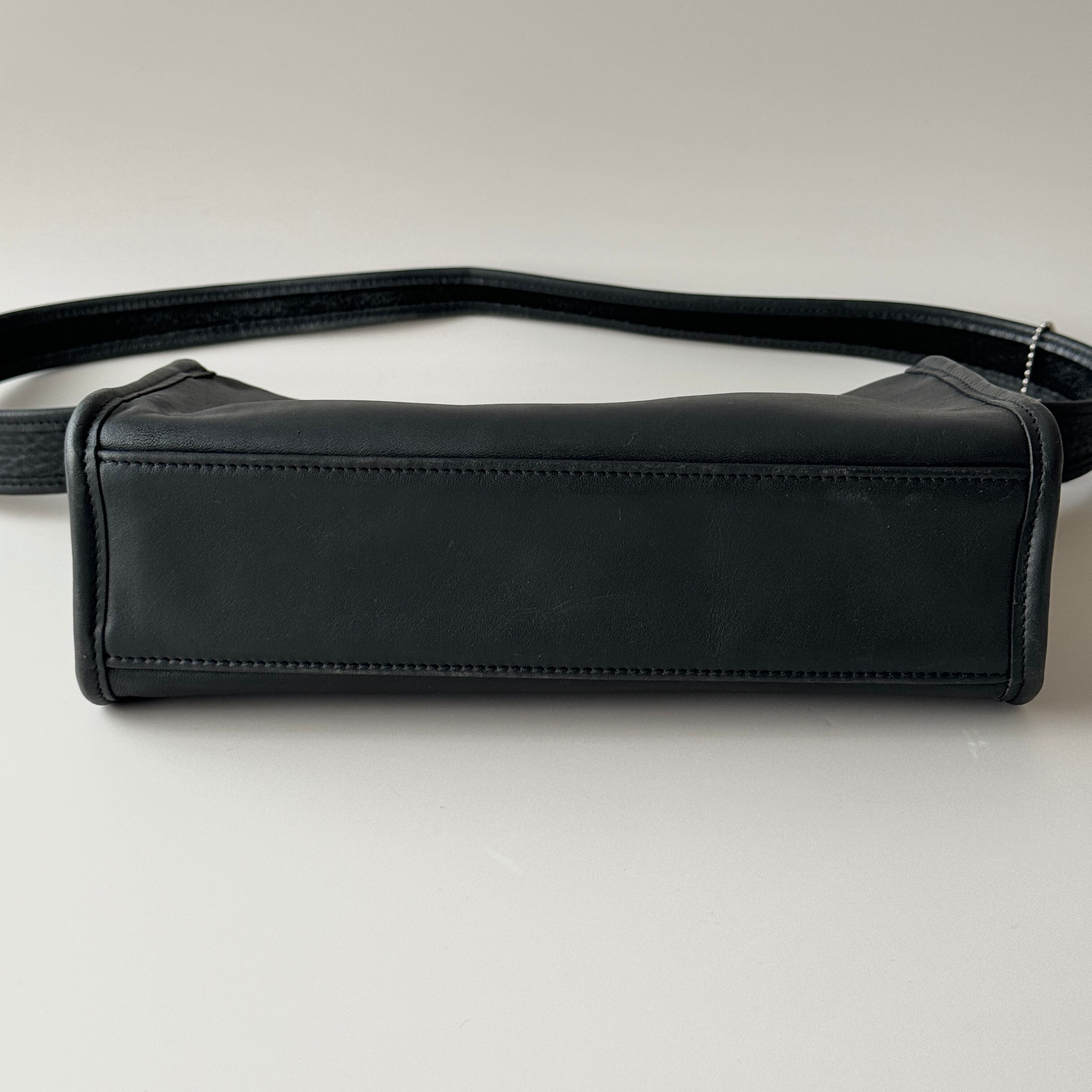 Vintage Coach 9057 Aero Small Zip '99 | ONE VINTAGE
