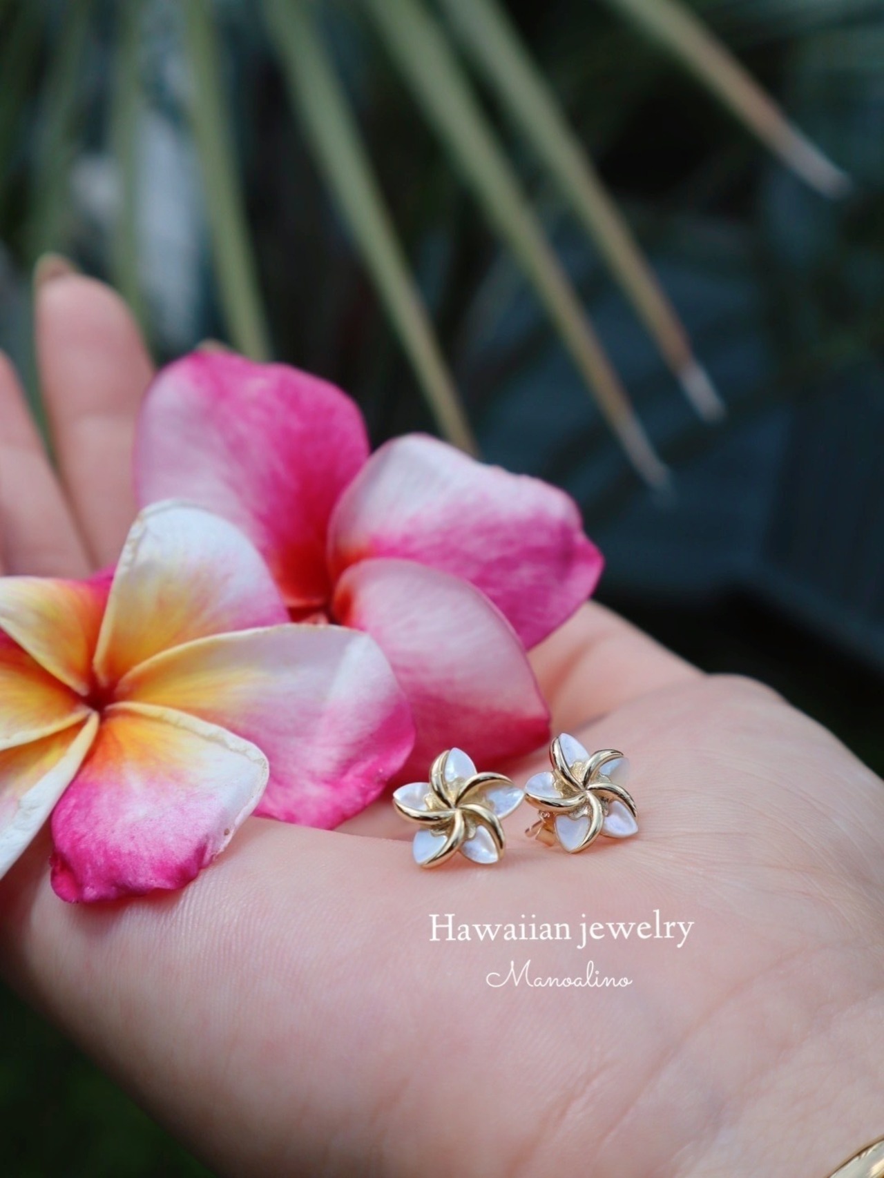 10mm Shell plumeria studs earrings Hawaiianjewelry(ハワイアンジュエリー10mmマザーオブパールプルメリアスタッドピアス、イヤリング)