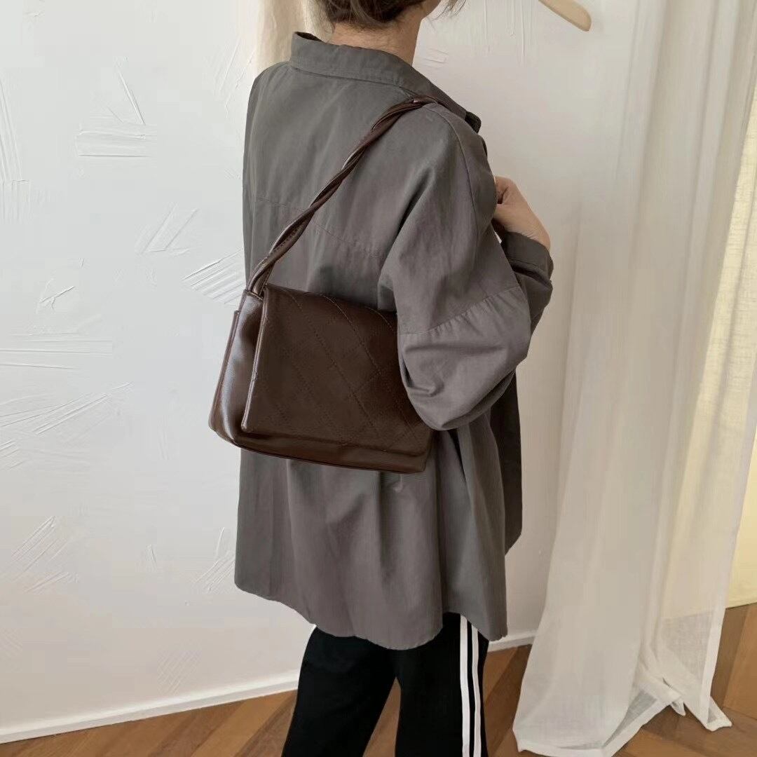 ツイストハンドルフラップバッグ