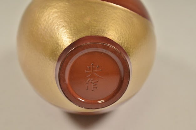 ●濱田稔 (一心) 作 鍛金銅花器 月夜野紋 鎚目彫 銅花瓶 東京芸大 作家物 北原央 彫金 金彩 銅 雪月 花瓶 共箱 日本金工作品 花器 花入 花生 近
