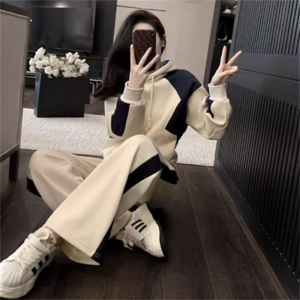 【送料無料】 パジャマ ルームウェア 部屋着レディース 部屋着 ナイトウェア スウェット 上下セット 2点セット ロング プルオーバー 袖あり 長袖 ハイネック フード付き クルーネック Aライン フレア バイカラー 可愛い 大人可愛い きれいめ シンプル カジュアル コンサバ 大人 おしゃれ お洒落 こなれ感 ラフ 無地 春 秋 30代 40代 レディース 女性 休日 お出かけ 買い物 日常使い 普段使い オルチャン 韓国系 ファッション 楽ちん 体型カバー 定番 プチプラ 着痩せ インスタ映え