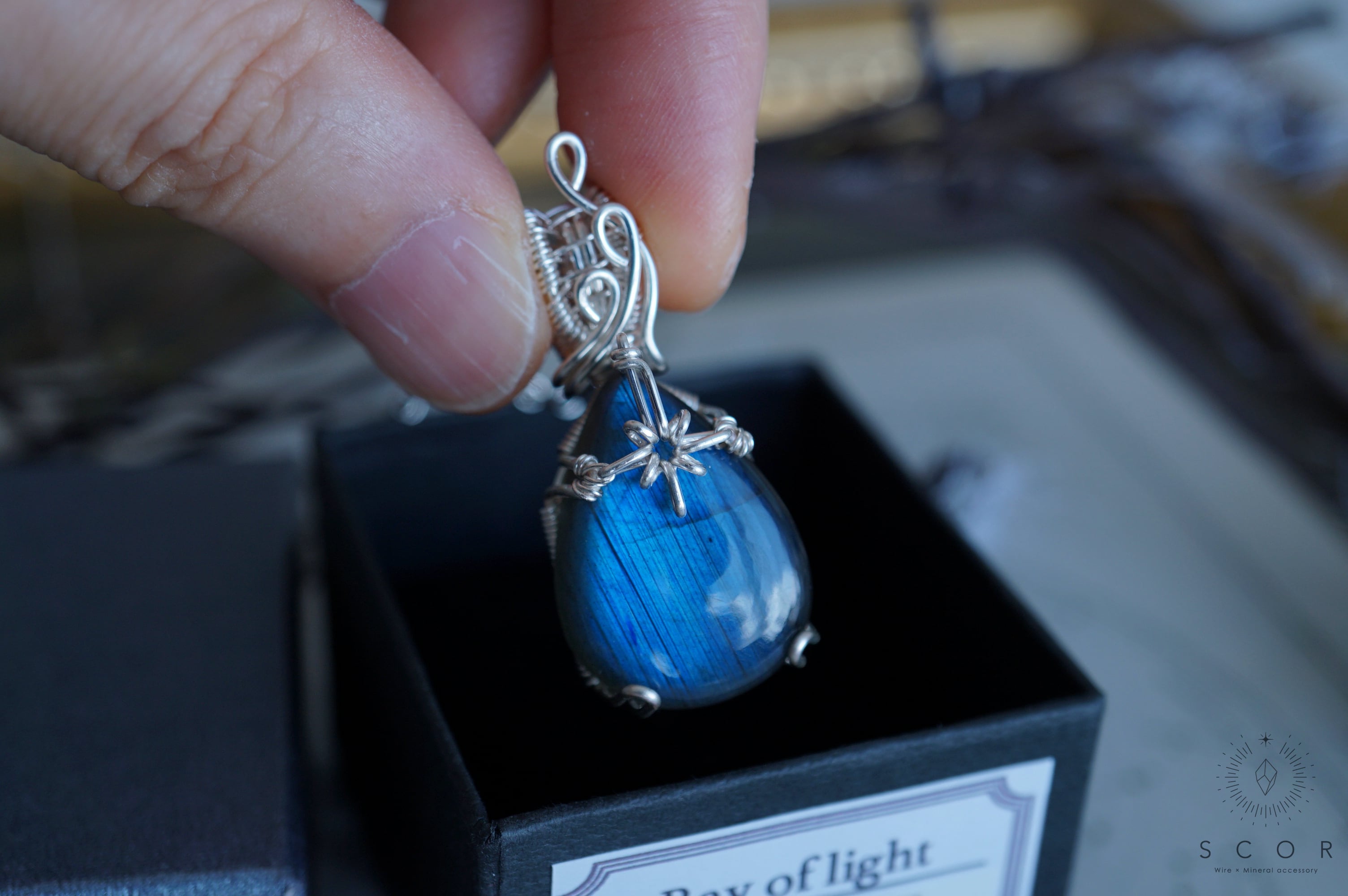 【動画あり】Ray of light - 幻青星と流星 (pt392-r-s)(ラブラドライト ペンダントトップ)