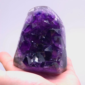 [トップクオリティー]アメジスト原石 8.5×6.5×7.5cm