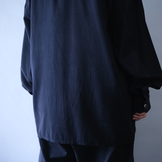 "刺繍" black×white design fry-front band-collar minimal mode shirt