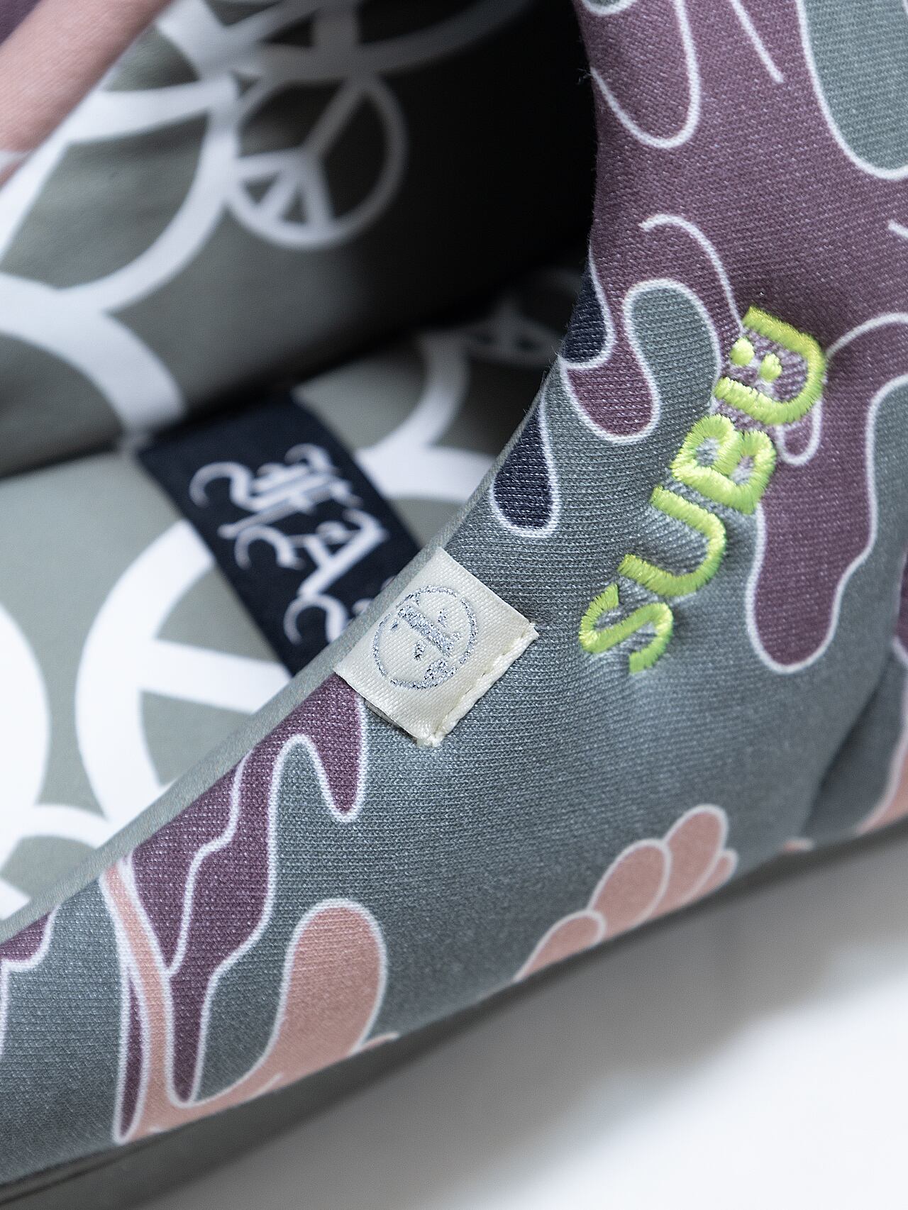 UNEEK BASEMNT - Discover independent style.