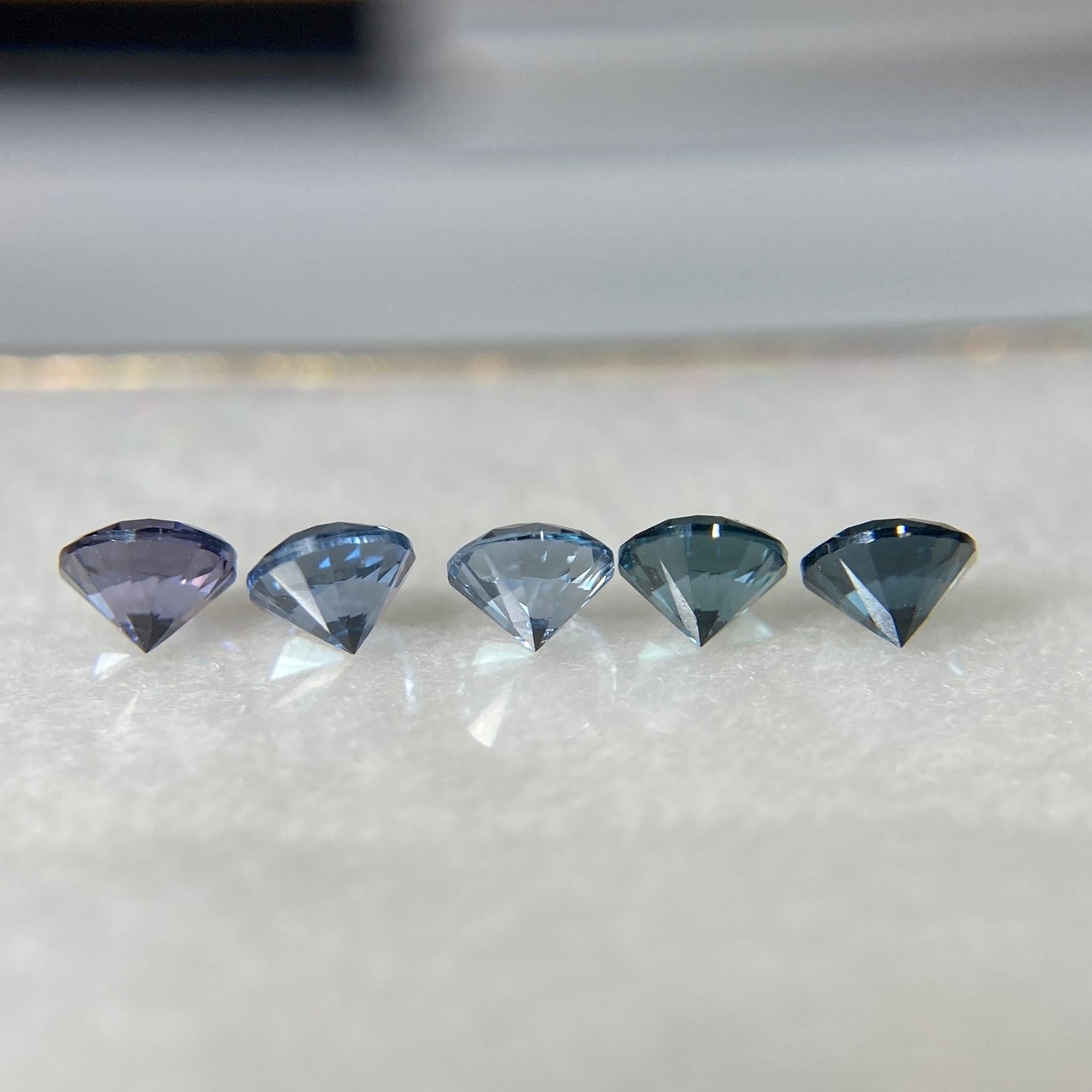 丸いスピネル ５色セット 約3.3mm r-0442