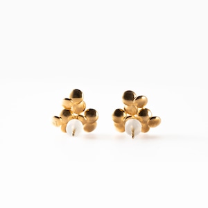 Gold pierced earrings GMA21ピアス Three petals