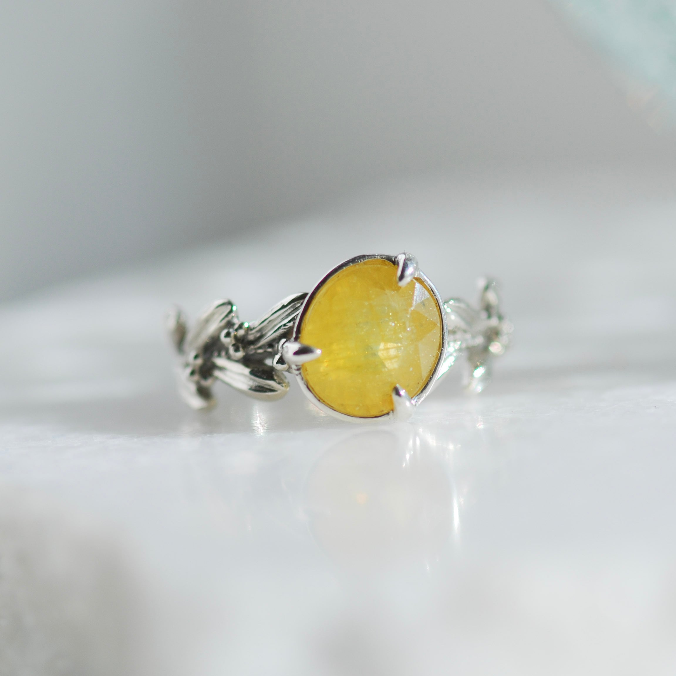 イエローサファイア オリーブモチーフのリング | DoubleMoon jewelry