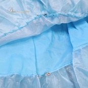 社交ダンス 衣装 スタンダード ドレス ワンピース 青 水色 ファー フリル プリーツ デモ 競技 パーティ 発表会 ブルー系 ホワイト系 鮮やか おしゃれ 豪華 スカート コスチューム 女性用 ダンス用品 競技用 イベント用 ステージ衣装 パフォーマンス用