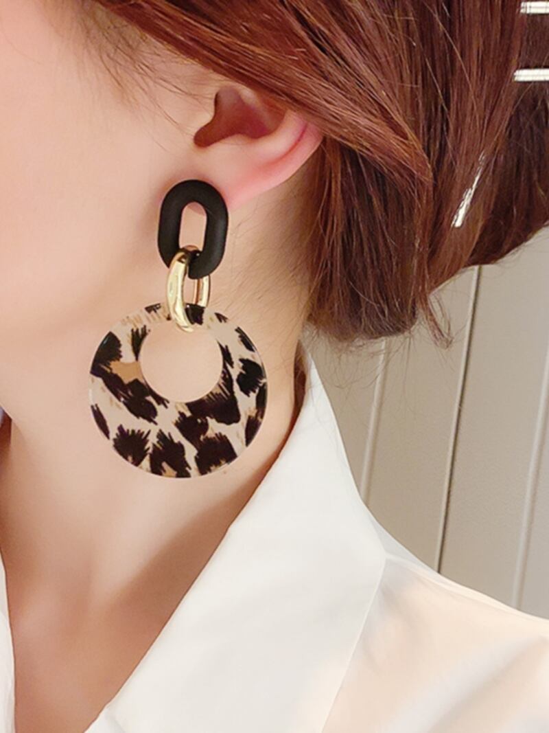 ちょっぴり大人のヒョウピアス ピアス ヒョウ柄ドロップピアス レオタードピアス 大人 おしゃれ