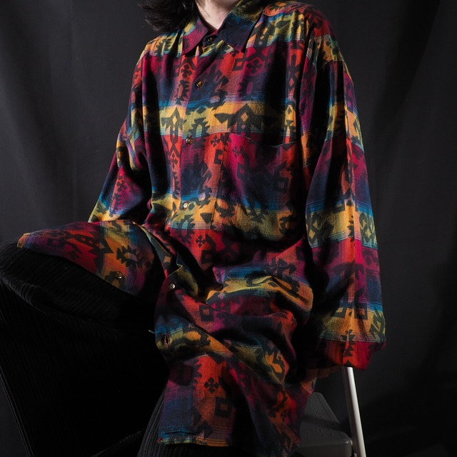 Richly colored check × ethnic pattern embbossed shirt