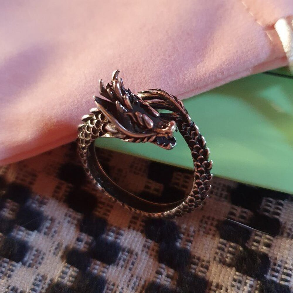 アクセサリー　指輪　ユニセックス　龍　ドラゴン　金　シンプル　ゴールド