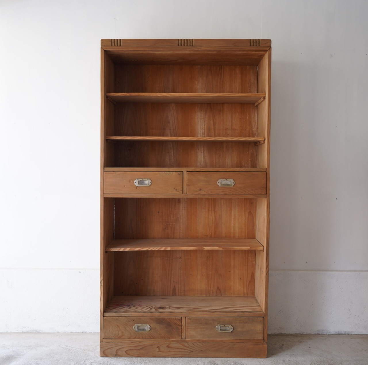 古い大きなガラス戸棚 | Fitzroy Furniture