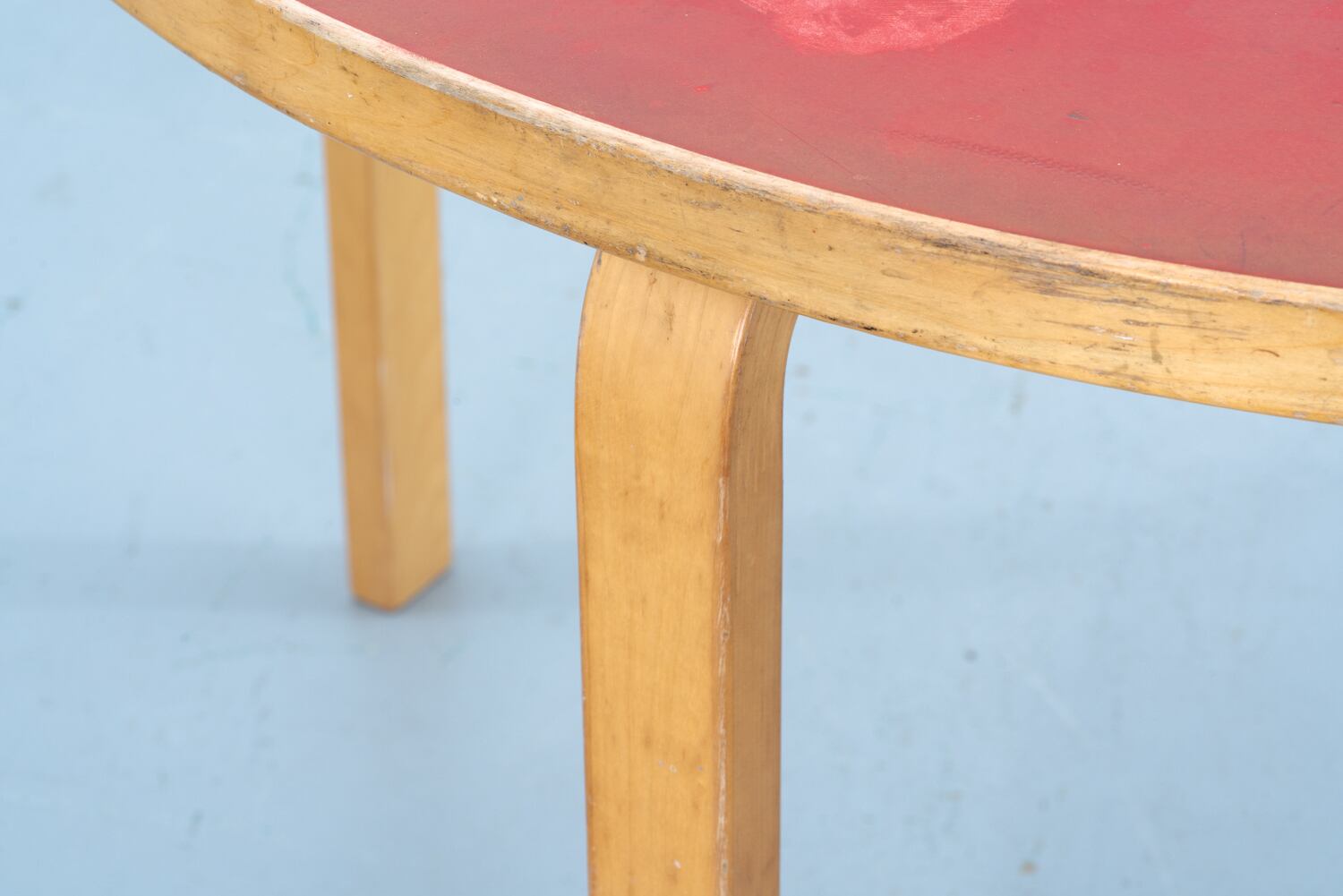 Alvar Aalto | Table 95 linoleum red | kaikki gallery | 北欧