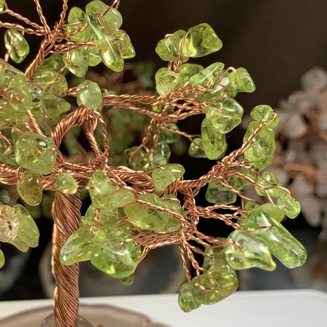 3.色合いが美しい天然石ツリー・ペリドット