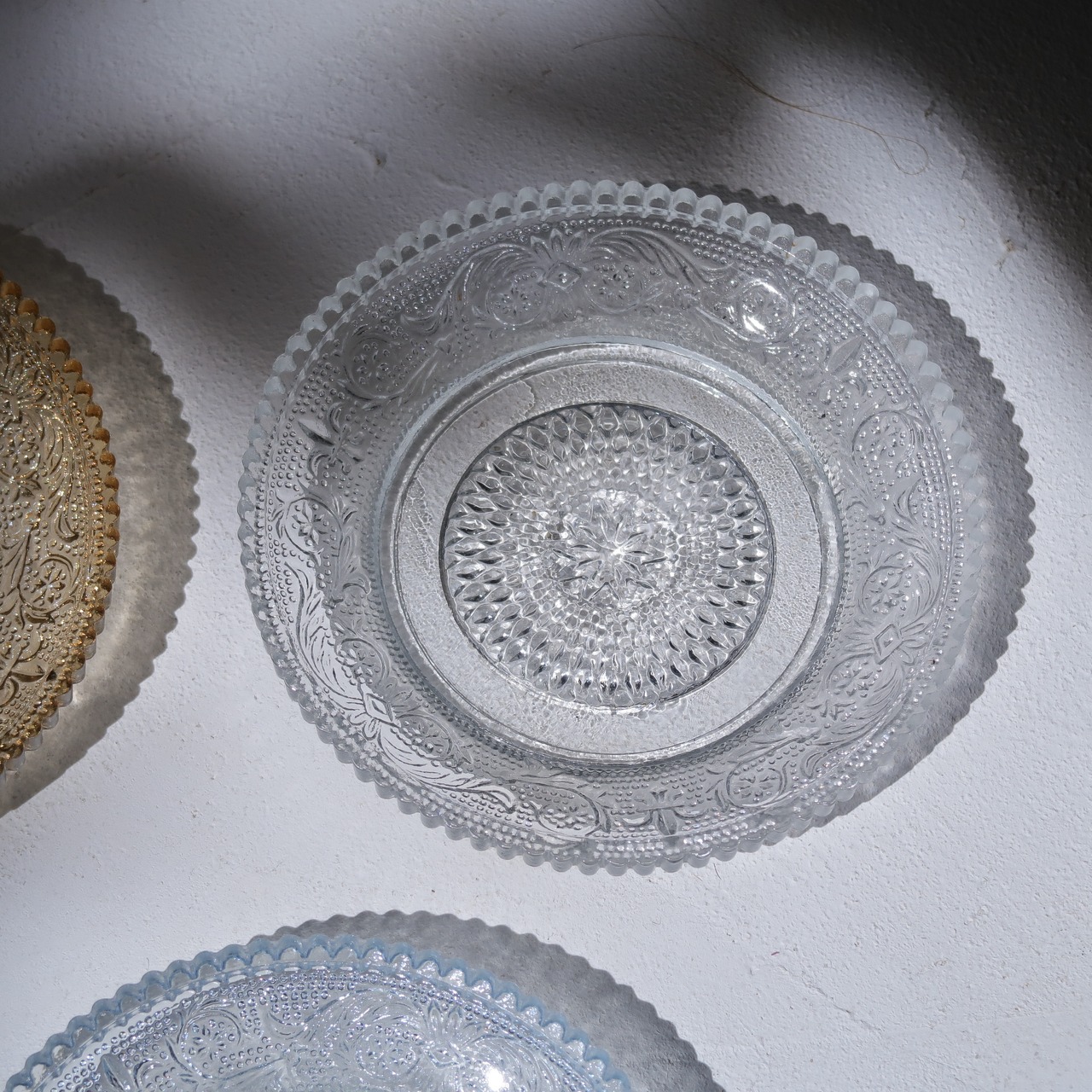 レースのようなガラスのお皿