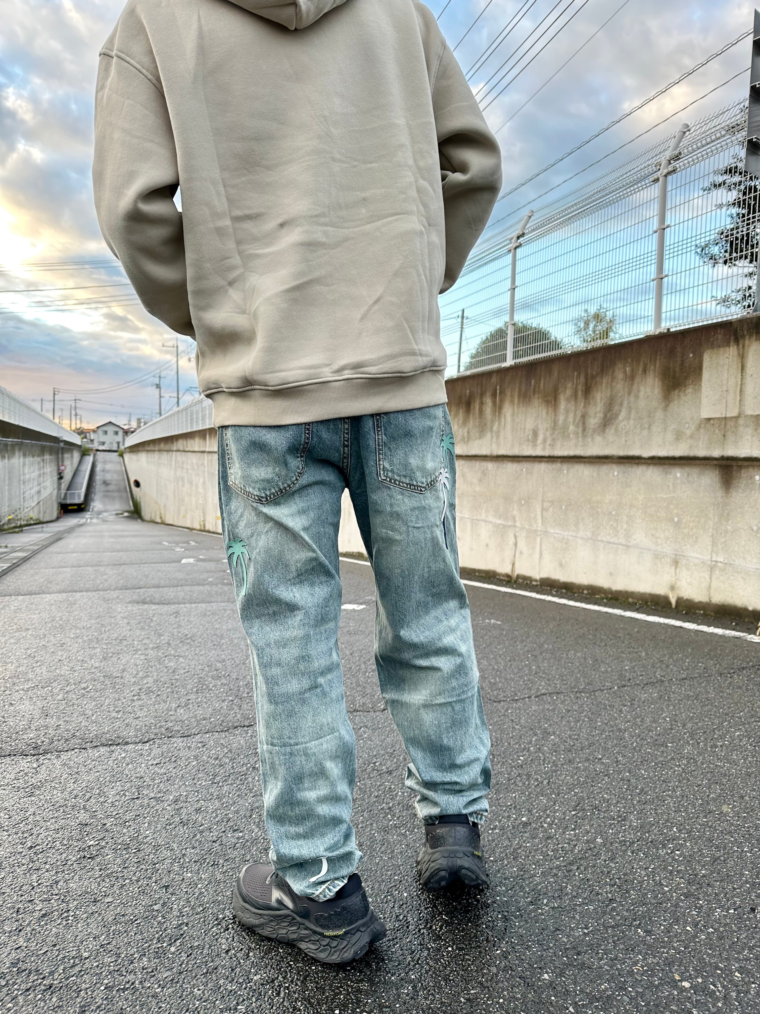 LIFE is palmtree レザーパッチダメージデニム ￥15,900(￥17,490