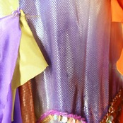 ベリーダンス オリエンタル 衣装 上下セット オレンジ系 トップス スカート 黄 紫 ラインストーン ビーズ 豪華 装飾 フリンジ フリル 光沢 肌見せ セクシー ストーン 華やか ステージ イベント スパンコール イエロー系 パープル系