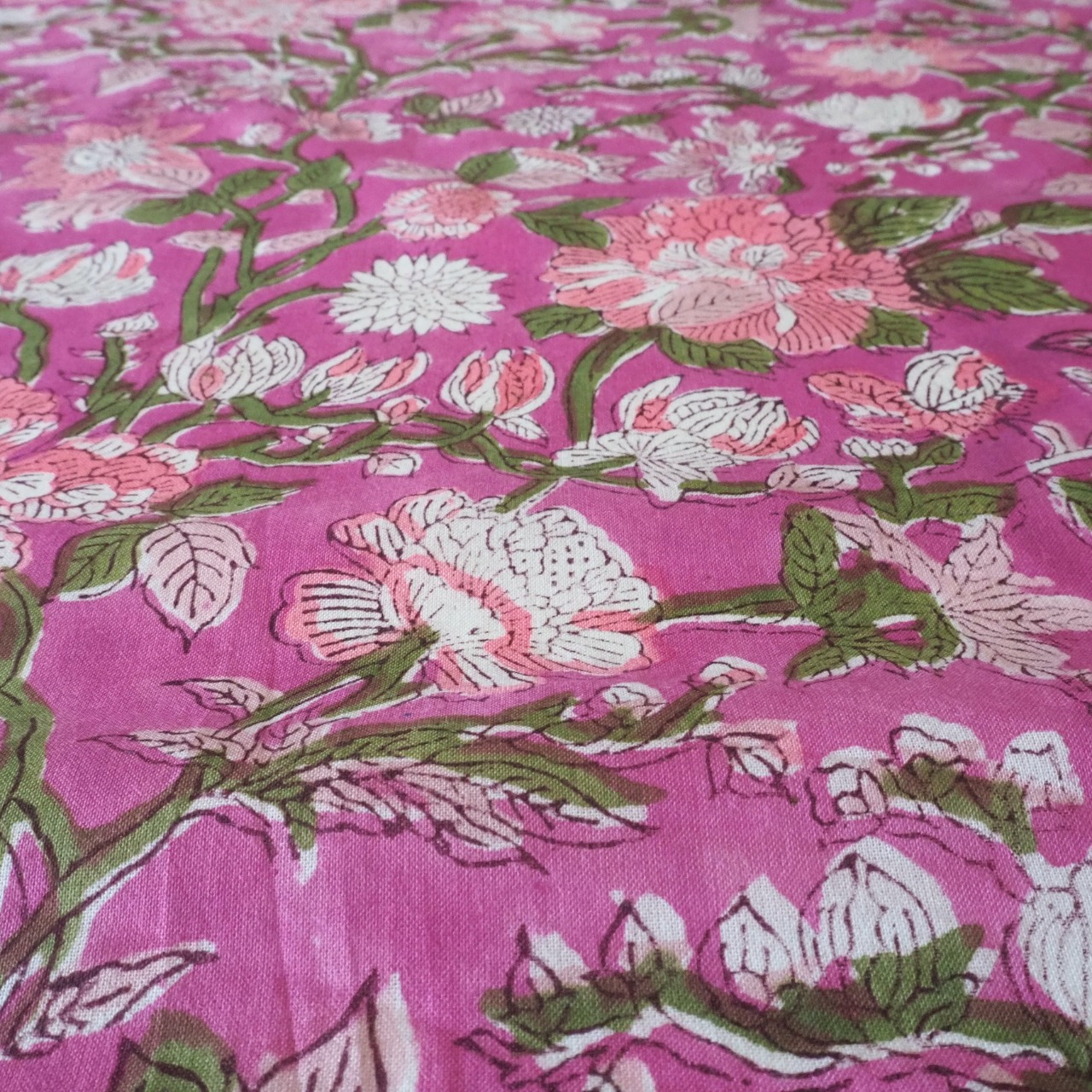 ブロックプリント生地【50cm単位】インド綿  花柄 ピンク×カーキ #42084-PK1