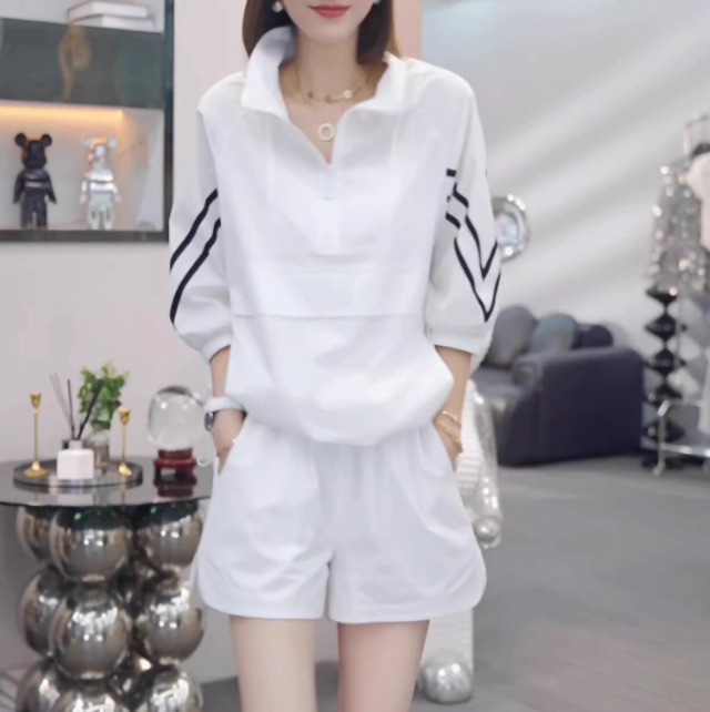 ツーピース セットアップ レディース トップス パンツ ボトムス パーカー ショートパンツ ショート ハーフジップ 5分袖 ストリート ファスナー ポケット かわいい シンプル カジュアル おしゃれ かっこいい ラフ ボーイッシュ スポーティー 存在感 ベーシック アクティブ 無地 春 夏 秋 ロングシーズン 部活 アウトドア ジム 公園 休日 スポーツ ダンス 韓国 オルチャン コーデ 楽ちん プチプラ インスタ映え M L XL 2XL 3XL 大きいサイズ ビッグ 白 ホワイト ベーシックカラー