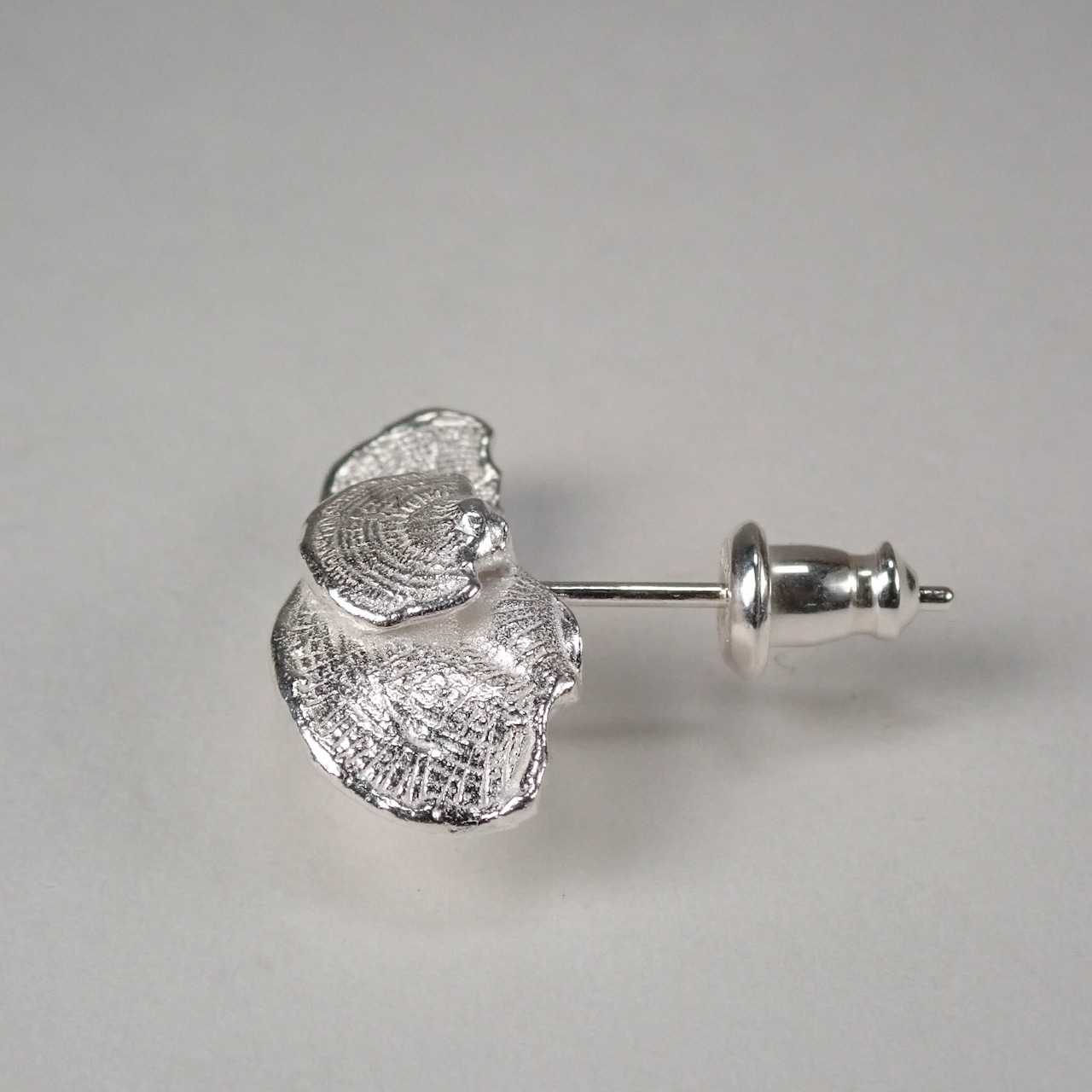 Lサイズ ウチワタケ シルバーピアス tree mushroom silver earrings L（片耳）