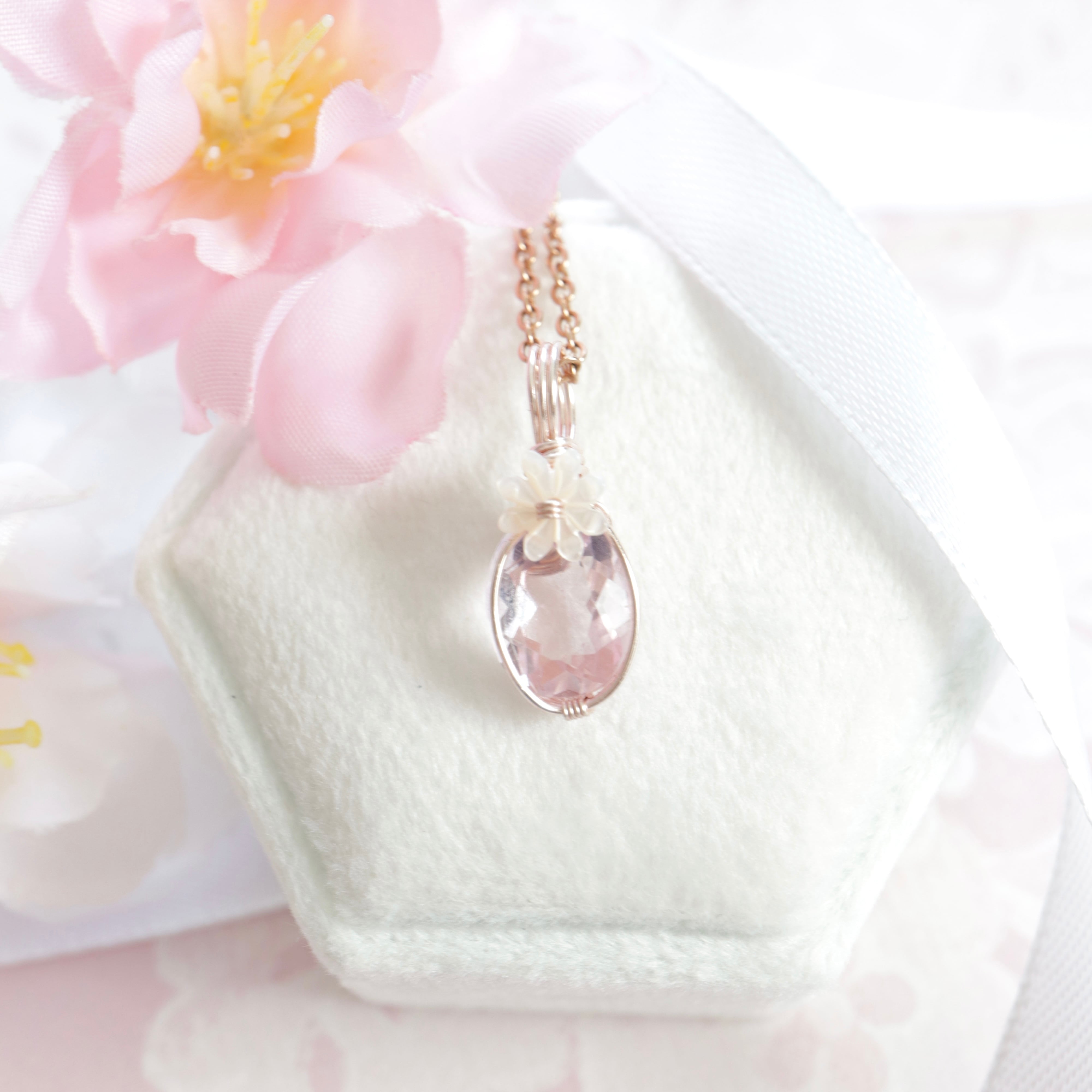 【1点もの】ピンクフローライト《桜色の奇跡》|希少な天然石アクセサリー