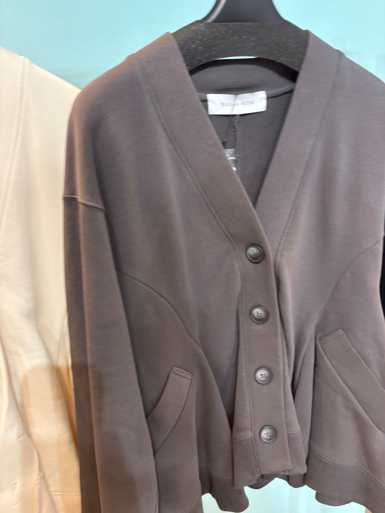 裾フリル ボタン ミニ裏毛カーディガン 248054