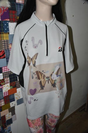 NETSU – Gray Graphic Mock Neck Top