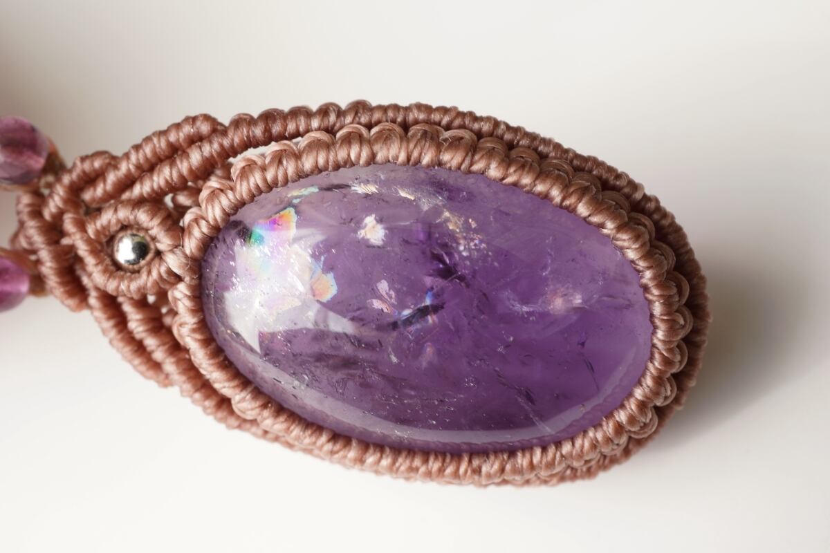 虹入りアメジストのマクラメネックレス - magic time -【一点物