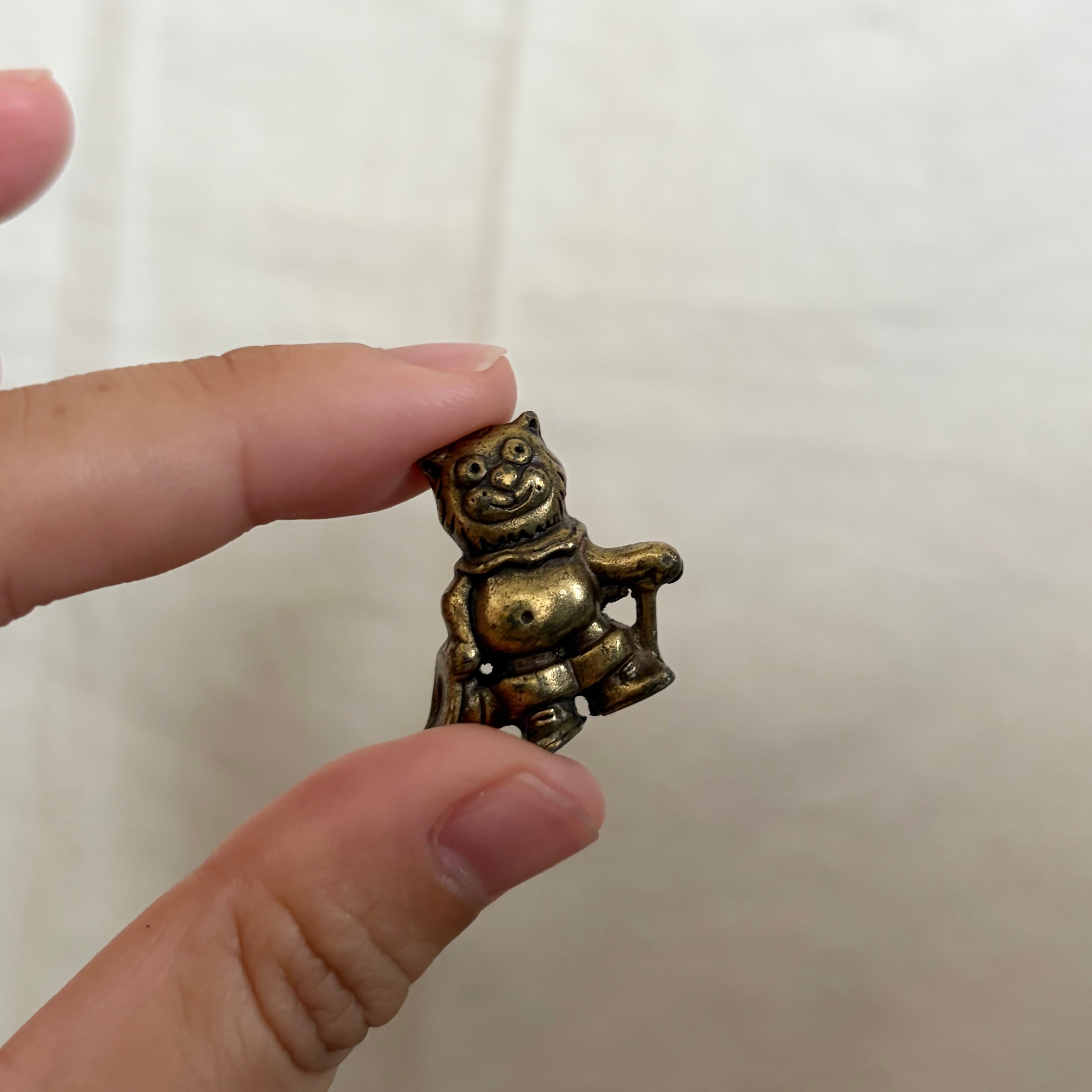 ミニミニ長靴をはいたネコ